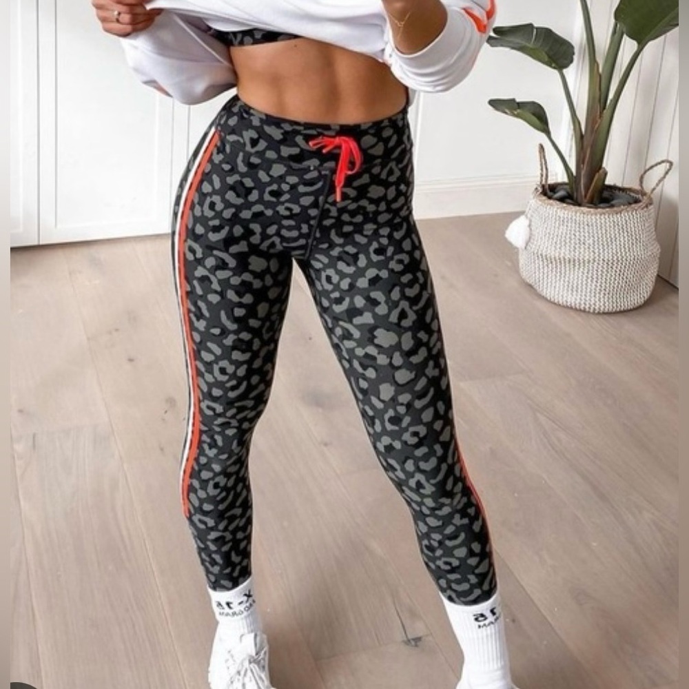 White Fox x Sarah’s Day Racer Camo Leggings - Size M